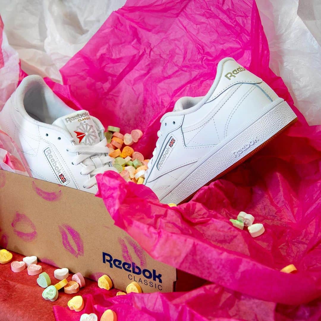 Reebokさんのインスタグラム写真 - (ReebokInstagram)「Roses are red, Violets are blue, How about some Reeboks for you and your boo?  Tag your Valentine. 😍 #ValentinesDay」2月14日 23時08分 - reebok