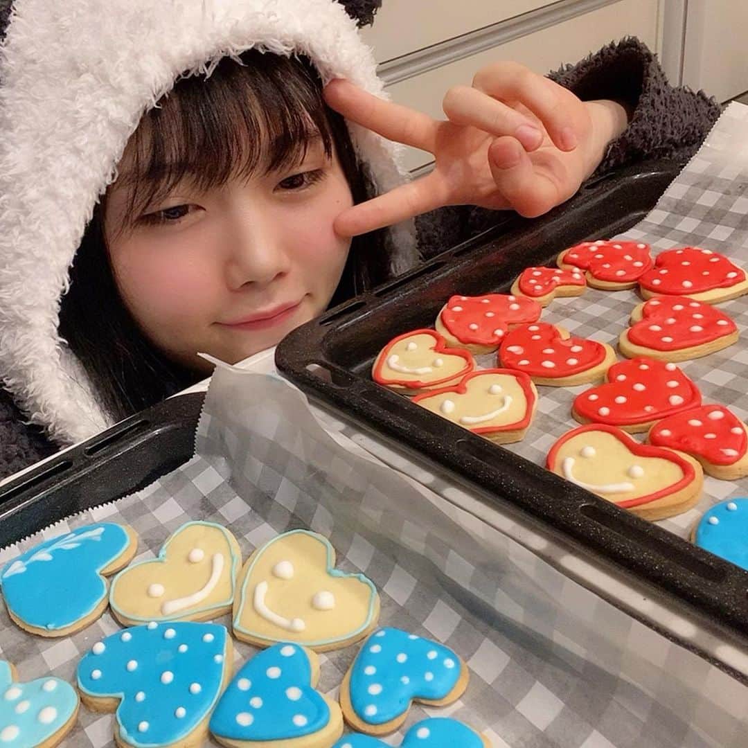 秋吉優花さんのインスタグラム写真 - (秋吉優花Instagram)「#バレンタイン2020 今年はアイシングクッキーつくった！初めてでしたが楽しかった😆 . これから色んな柄作れるようになりたいなあ . ハッピーバレンタイン🍫 #アイシングクッキー」2月14日 23時13分 - akiyoshi_1024