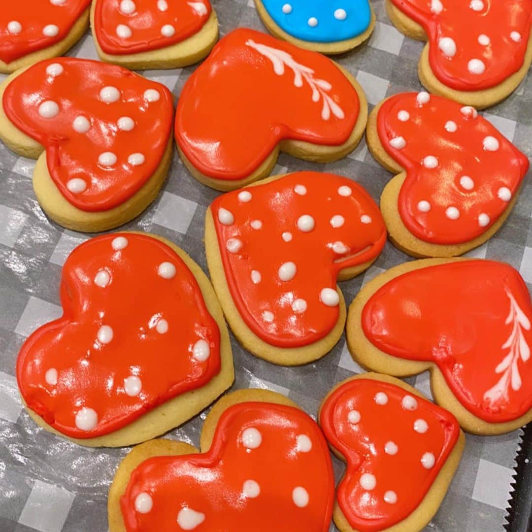 秋吉優花さんのインスタグラム写真 - (秋吉優花Instagram)「#バレンタイン2020 今年はアイシングクッキーつくった！初めてでしたが楽しかった😆 . これから色んな柄作れるようになりたいなあ . ハッピーバレンタイン🍫 #アイシングクッキー」2月14日 23時13分 - akiyoshi_1024