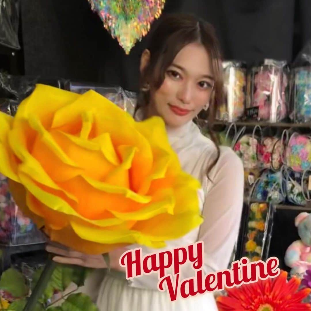 天玲美音さんのインスタグラム写真 - (天玲美音Instagram)「Happy Valentine❤️ . 世の男性の皆さん... いい夜をお過ごしください✨ . 沢山のHappyが訪れますように...✨ . LOVE＆SMILE #天玲美音 ❤️ . #MionTenreiHappyValentine2020 #flower #flowers #バレンタイン #HappyValentine #バラ  #miontenrei2020  #valentine #valentineday ❤️ #instagood #instaflower #instaflowers #flowerstagram #bigflower  #お花のある生活 #お花のある風景 #花のある暮らし #お花のある暮らし #ダレカニミセタイハナ  #flowerphotography #flowerpower  #flowerlove #flowerloves  #loves_flowers_  #flower_special_ #flower_daily  #花が好きな人と繋がりたい  #Mionのお花便り . #花徳 さんにて。」2月14日 23時16分 - miontenrei