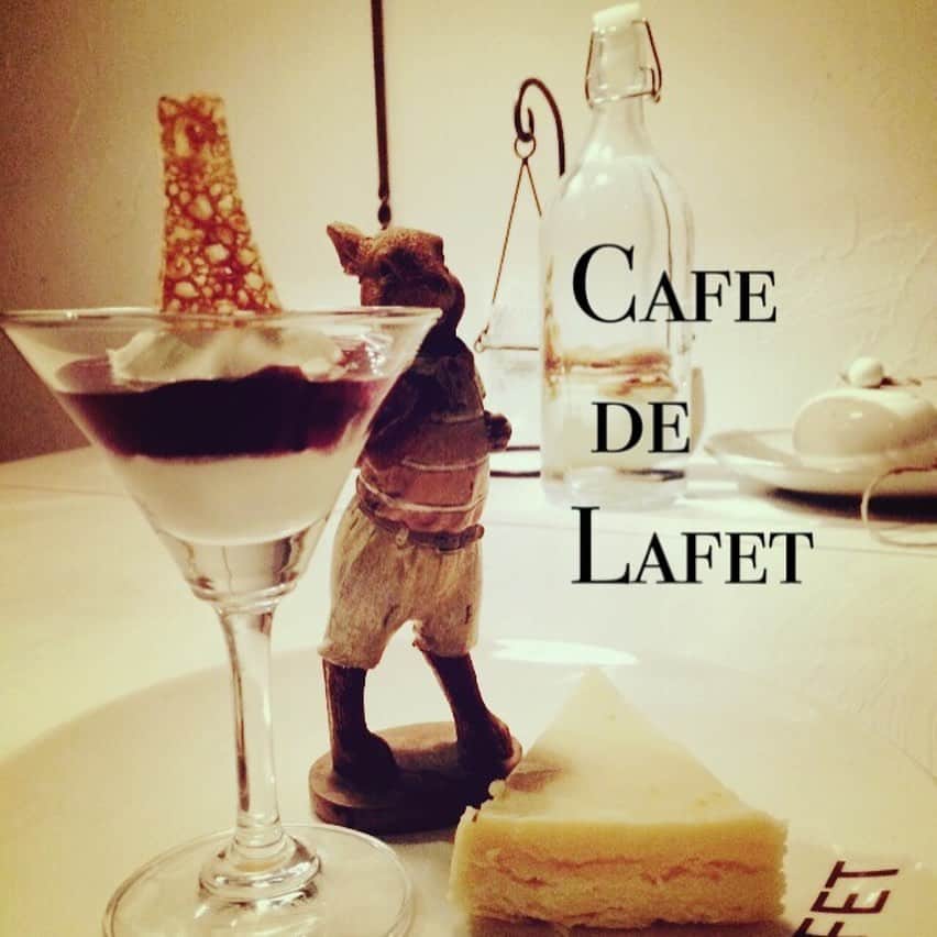 cafe.de.lafet&mon.magasinさんのインスタグラム写真 - (cafe.de.lafet&mon.magasinInstagram)「本日もご来店頂き 誠に有難うございました。  素敵な週末をお過ごし下さい。 明日もどうぞ宜しくお願い致します🐴  ロバールより  #カフェランチ  #カフェディナー  #カレット  #カフェ巡り  #カフェスタグラム  #大宮個室  #シードル  #クレープ  #タルト  #フレンチアンティーク  #教会カフェ 巡り #隠れすぎカフェ  #一軒家カフェ  #シャンブルドット風カフェ  #🐰 #🐴 #🐤 #アルバイト募集中」2月14日 23時32分 - cafe.de.lafet