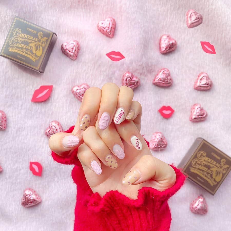 tomomi ❤︎ よしはしともみ ❤︎さんのインスタグラム写真 - (tomomi ❤︎ よしはしともみ ❤︎Instagram)「. . 🤎🌷🍫 Happy Valentine 🍫🌷🤎 . 2月のネイルはバレンタインネイル💅🏻に❣️ . 今回のジェラピケの バレンタインコレクションを参考に👙🧣👛 . ニットネイルはルームウェア！ チョコレートネイルはミラーを参考に🍓 ハート柄ネイルは今回のハート柄を参考に🤎 . @parkbytokyo の @honda_parkbytokyo さんに やってもらったよ〜🐶❣️ いつもありがとうございますっ💒 . #nail #newnail #happyvalentinesday #valentine #chocolatenails #knitnails #gelatopique #gelatopiquenail #parkbytokyo #バレンタインネイル #バレンタイン #ジェラピケ #ジェラピケネイル #ニットネイル #チョコレートネイル #ハート柄ネイル #ハートネイル #マットネイル #渋谷ネイル #パークバイトーキョー」2月14日 23時24分 - tomomi_yoshihashi