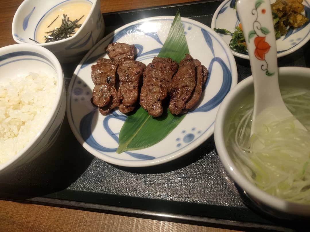 越中睦士のグルメインスタ