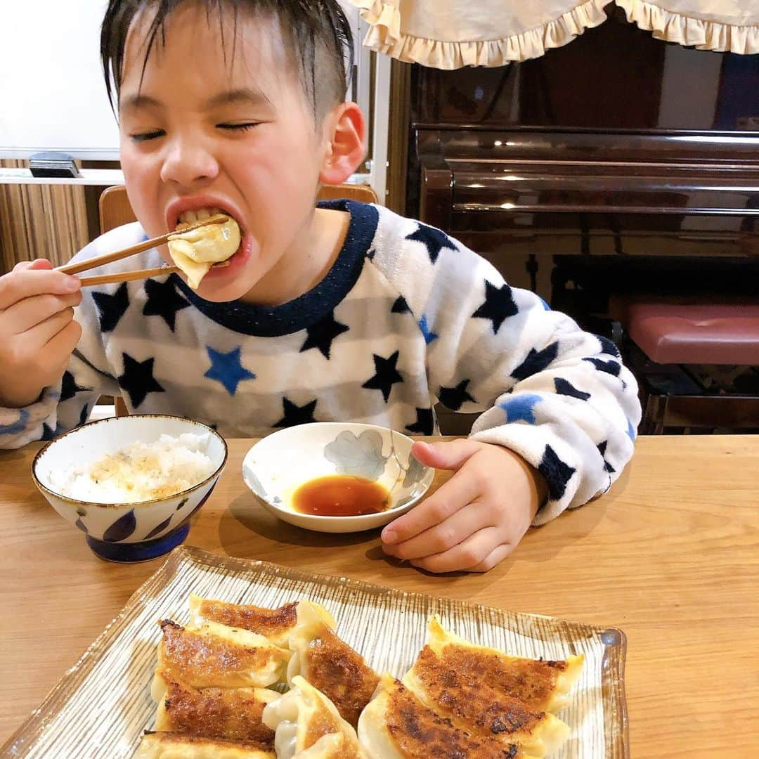 おーせさんのインスタグラム写真 - (おーせInstagram)「餃子最高♡♡ 手作り餃子ってなんでこんなにうまいんだろう。」2月14日 23時41分 - oosedon