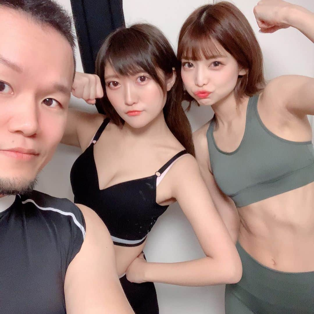 米倉みゆさんのインスタグラム写真 - (米倉みゆInstagram)「. めぐちゃんとペアトレ💪🏻⚡️⚡️ . 2人とも下半身トレーニングでした！ この日は携帯3台でインスタライブ配信しながら トレーニングしたよ🙇 みんな見てくれたかなー？💁🏻‍♀️📣 . 最近タイトスカート履くと お尻変わったきがしてる！！ ぷりんっとしたいな🍑🍑🍑 . . 恵比寿にあるパーソナルトレーニングジム LAKAS @kengo6010  米倉みゆの紹介で！と言っていただくと KENGOさんのトレーニングが初回2500円で受けられます💪💪 . . LINEで完結する『リモトレ』 も今だと初月無料みたいです！忙しくてなかなかジムに通えない方もぜひ！ . . #KENGO #プライベートジム #パーソナルジム #ジム女子 #ジムウェア #ジム通い #ジムトレーニング #ジム活 #ジム初心者 #パーソナルトレーニング #恵比寿 #japanesegirl #bodymake #beautygirl #hipup  #美活 #トレーニング動画 #トレーニングウェア #トレーニング女子 #バックショット #トレーニングジム #リモトレ #オンラインダイエット #リモートトレーニング #美尻 #美尻トレーニング #尻 #尻トレ #桃尻 #尻トレーニング」2月15日 0時07分 - yone__miyu630