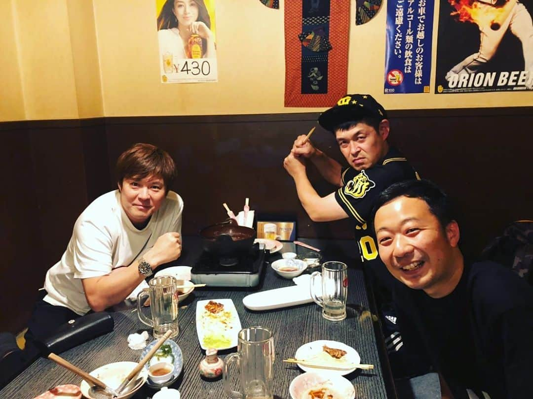 山田スタジアムさんのインスタグラム写真 - (山田スタジアムInstagram)「テンダラー白川さんと社員の萩原君も合流  #阪神タイガースキャンプ #阪神タイガース #宜野座キャンプ #テンダラー白川 #テンダラー白川さん #テンダラー #めんそーれ #オレがヤル」2月15日 0時29分 - yamadastadium