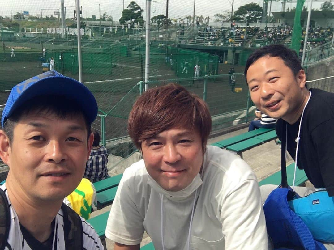 山田スタジアムのインスタグラム：「テンダラー白川さんと社員の萩原君も合流  #阪神タイガースキャンプ #阪神タイガース #宜野座キャンプ #テンダラー白川 #テンダラー白川さん #テンダラー #めんそーれ #オレがヤル」