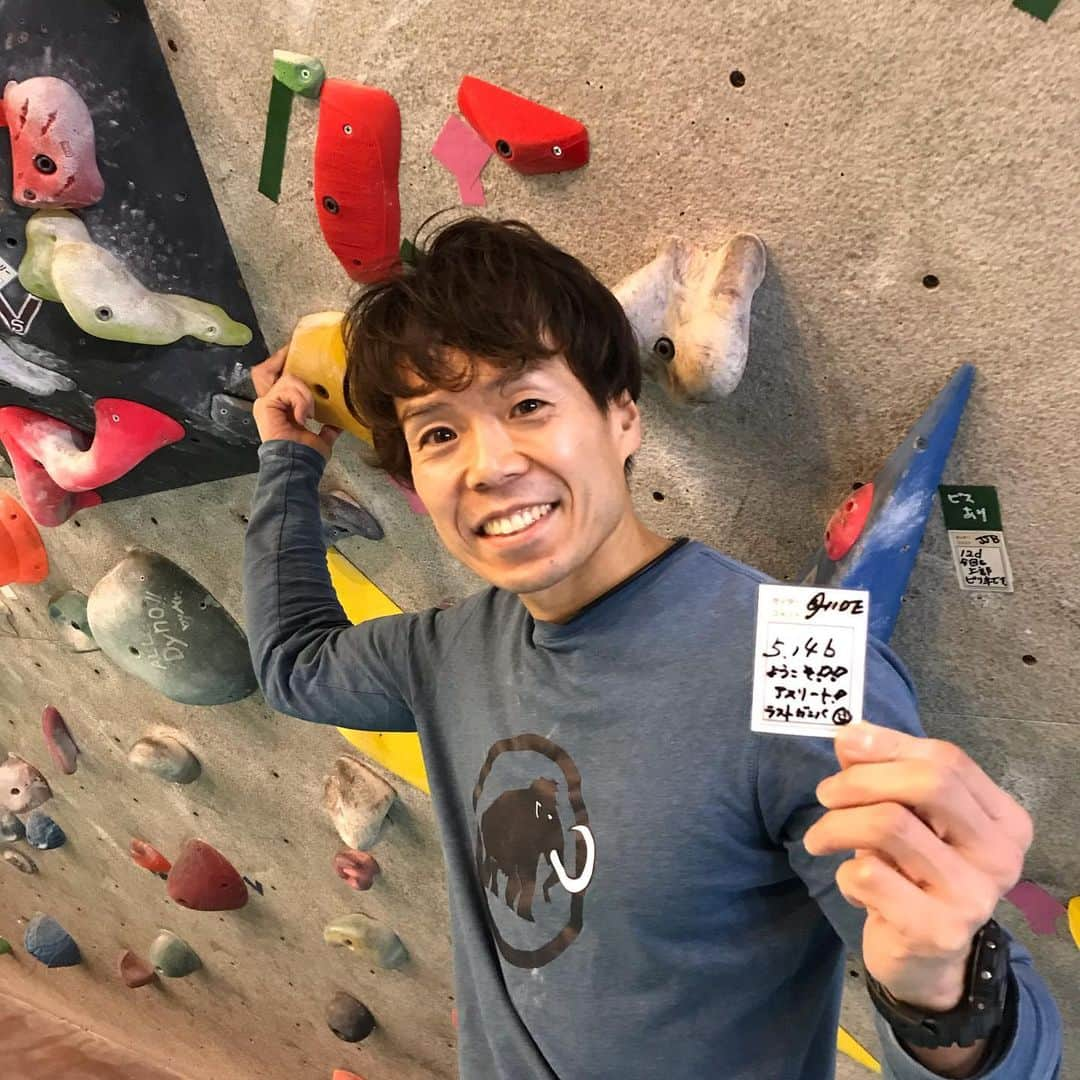 伊東秀和さんのインスタグラム写真 - (伊東秀和Instagram)「@spoleclimbinggym で早朝からセットしてから→ @pump2climbing へ💫 少ないアップでの14bの試登はキツかったなぁ😂 2号店に戻ってからはアスリートJr＆一般クラス🌈途中で12c/13a/13b登ったけどボディーガタガタ？🤔って思ったけど、よく考えたらスポーレで半日、強傾斜でぶら下がりでセットしてたんだから普通だよね、、😌 少し悪いイメージの登りだったので悲しかったけど落ち込む程でもないな💫 夜スクールの後、前向きに前腕補強トレして終了💥前腕ファイア🔥🔥🔥 スポーレには新しい13b & 14b追加したのでチャレンジしてみて下さい😁 @raffinee_orientalbio @mammut_japan @camp1889 @skya_cs_sports_tv #つくば #スポーレクライミングジム #climbing #クライミング #ルートセット #アスリート #チャレンジ #楽しんで #enjoy #総合力 #バレンタイン #クロワッサン #美味しかった #ありがとう」2月15日 0時56分 - hide9a2019