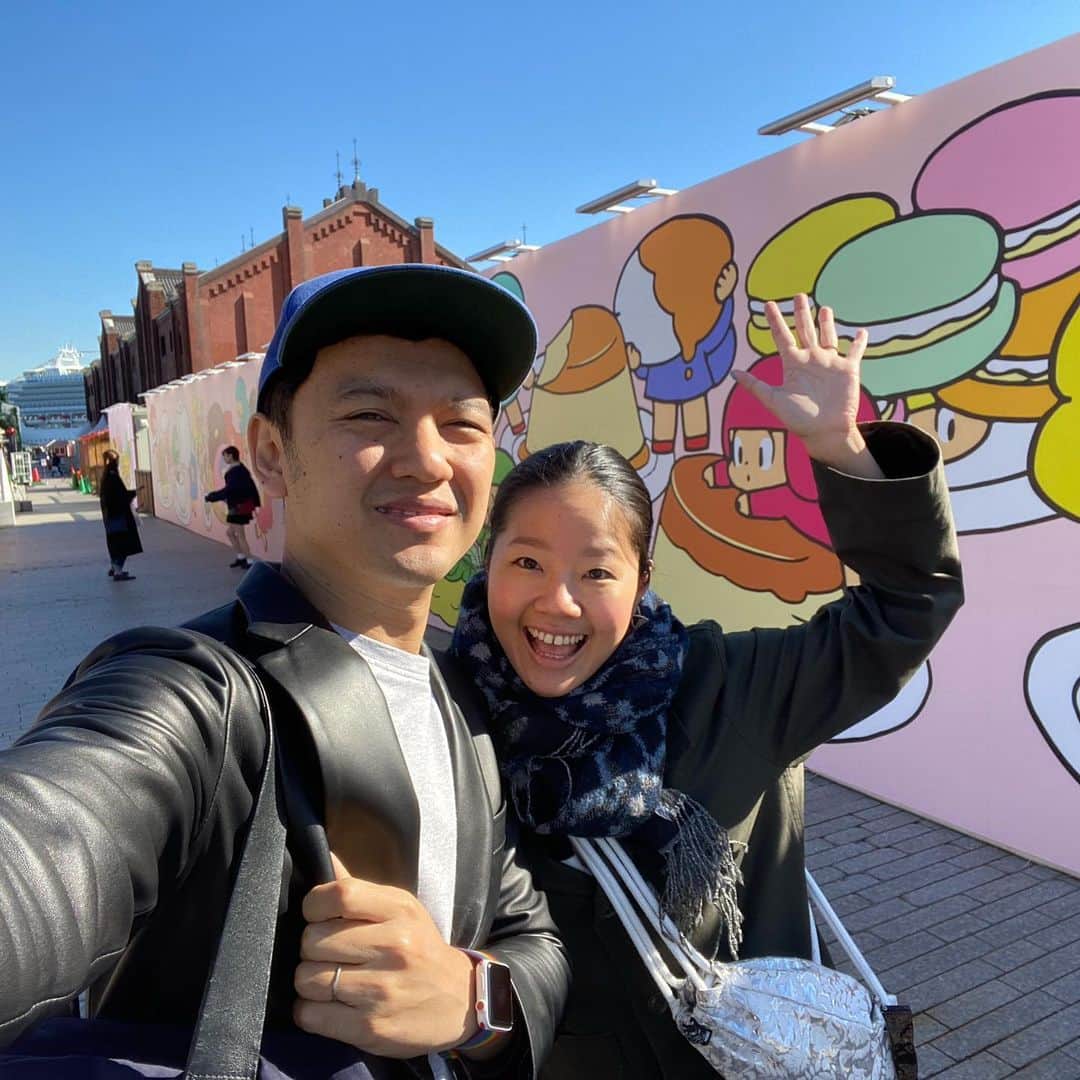 ウィスット・ポンニミットのインスタグラム：「Happy Valentine’s 2020 横浜アートリンク、なんと明後日 2月16日までだ！😱 思い出になる 行ってない人、スケートできなくても見に行ってね 今苺🍓イベントやってるんです  ใครอยู่ญี่ปุ่น ลองไปดูงาน Yokohama Art rink นะครับ มีถึงแค่วันที่ 16 ก.พ. นี้ ตอนนี้มีอีเวนท์สตรอเบอรี่ให้เที่ยว ข้างๆลานสเก็ตด้วยครับ  #アートリンク #アートリンクin横浜赤レンガ倉庫  #マムアン #mamuang」