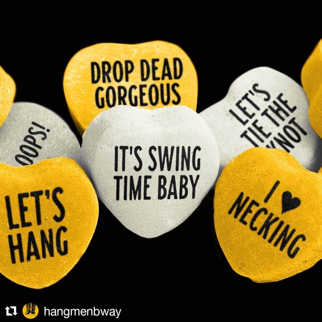 ダン・スティーヴンスのインスタグラム：「Happy Valentine’s Day from Martin McDonagh’s Hangmen. Previews begin in two weeks! 💛🖤💛🖤」