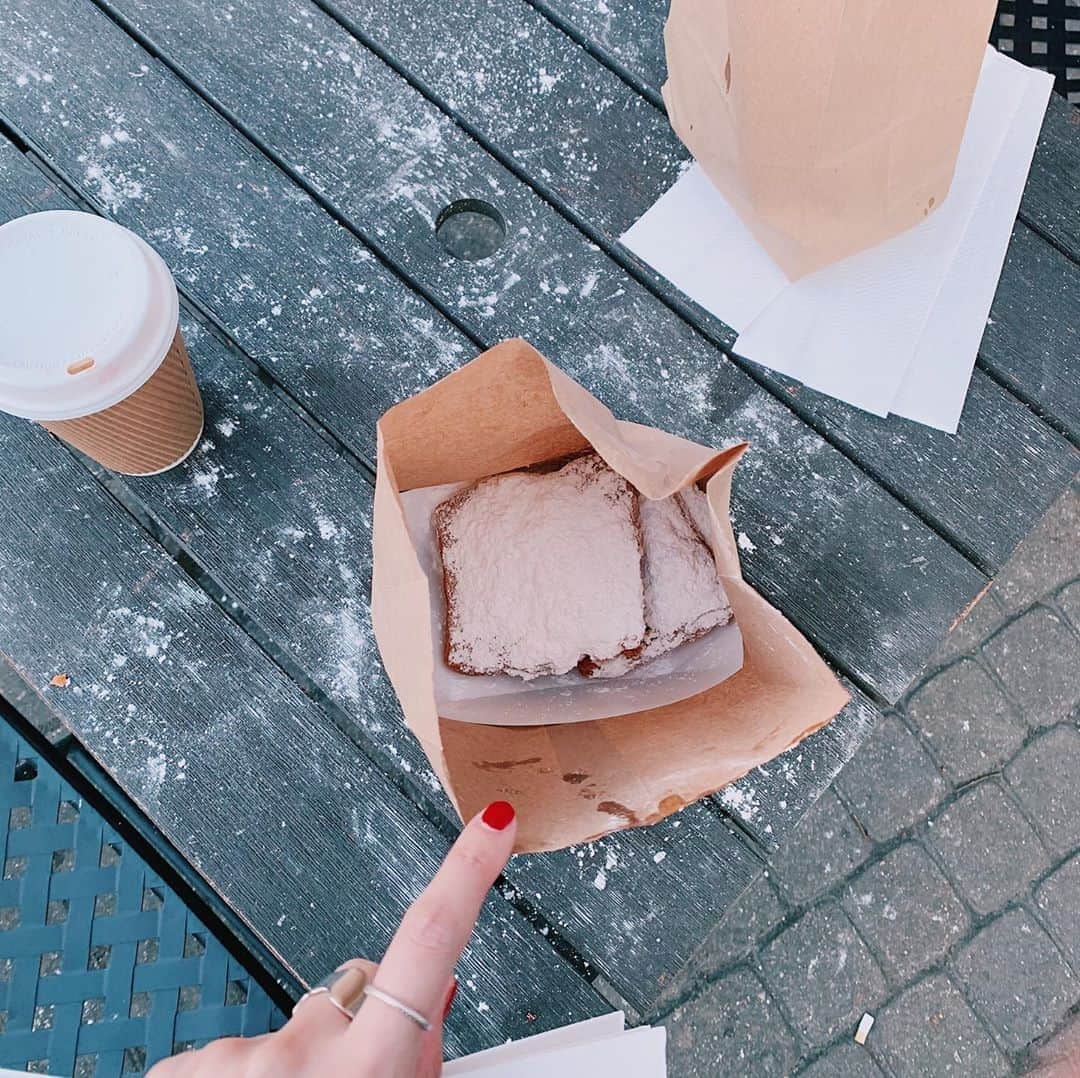 SHIZUKAのインスタグラム：「I don’t have any pictures of chocolate....」