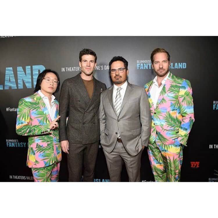 ライアン・ハンセンさんのインスタグラム写真 - (ライアン・ハンセンInstagram)「Fantasy Island is for Lovers and Brothers!!! Happy Valentines Day! ❤️🌴 ❤️🌴❤️🌴❤️🌴❤️🌴 @fantasyislandmovie  GO SEE IT!!! 💋💋」2月15日 1時54分 - hiryanhansen