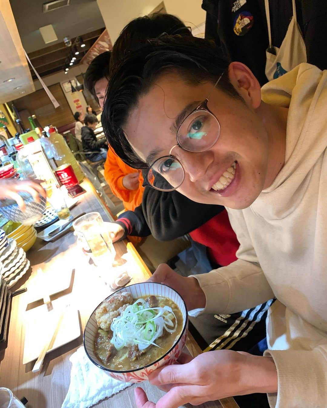 池田真一のインスタグラム：「桑さん優しすぎる！ 直ぐにカレーうどん食べに来てくれた😭 ありがとうございます！」