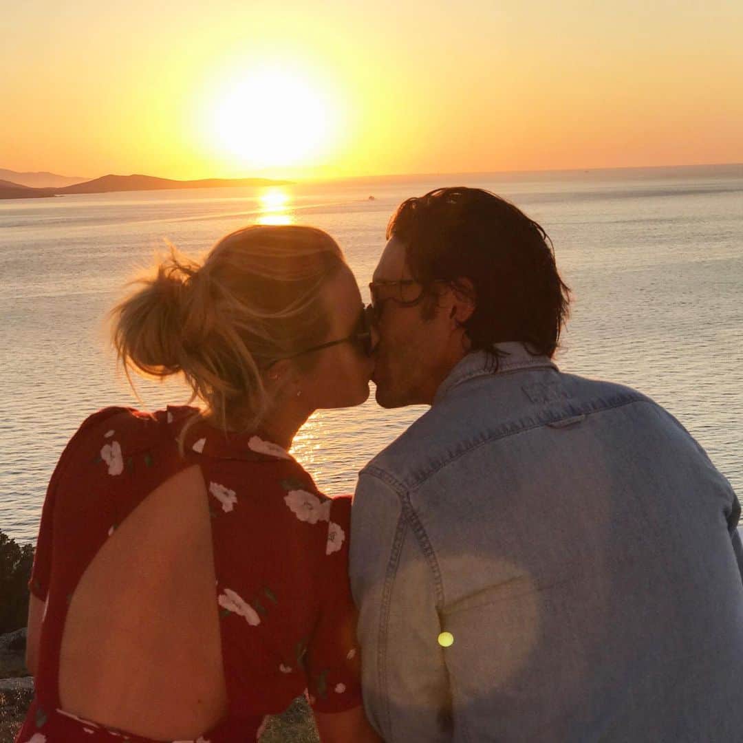 クレア・ホルトのインスタグラム：「I’m so into you @ajoblon. Can’t believe I get to keep you. Happy Valentines Day 😍」
