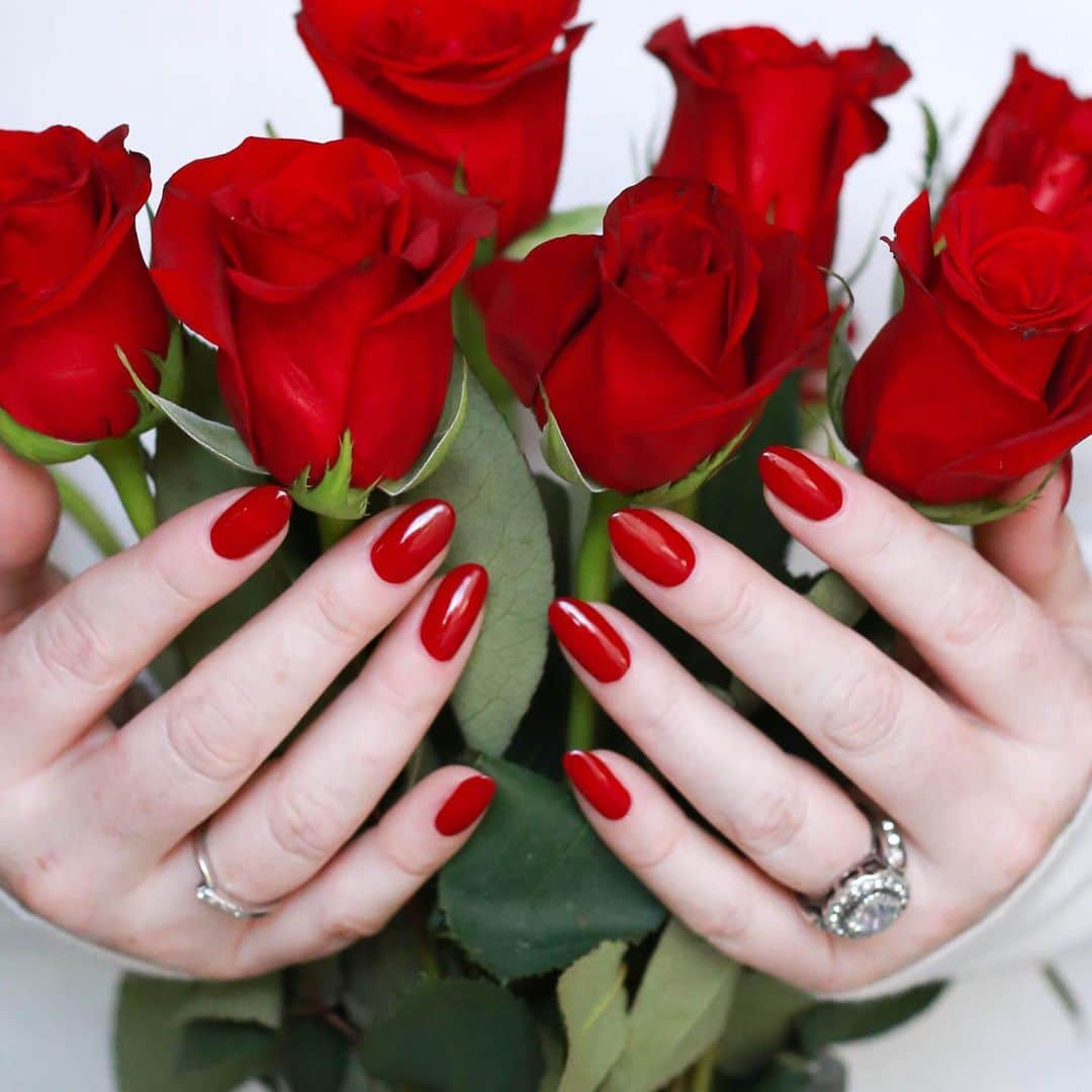 Jamberryのインスタグラム：「// VIBE ONE-STEP GEL // With love, from Jamberry! Happy Valentine’s Day ❤️❤️ || Featured: #madformerlotjn . . . #jamberry #jamberrynails #valentinenails #valentinesnails #rednails #vibeonestepgeljn」