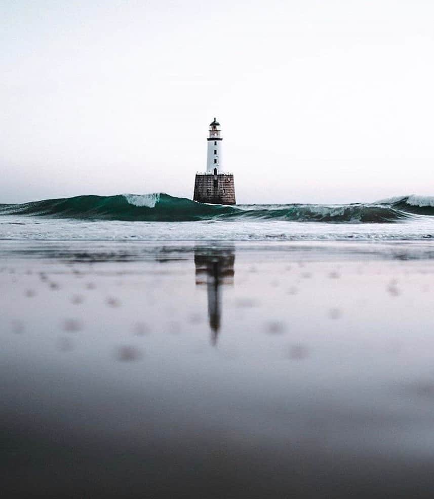 Shore Projectsさんのインスタグラム写真 - (Shore ProjectsInstagram)「“Lighthouses don't fire cannons to call attention to their shining- they just shine.” | 📸: @jackharding | #ShoreProjects」2月15日 2時34分 - shoreprojects