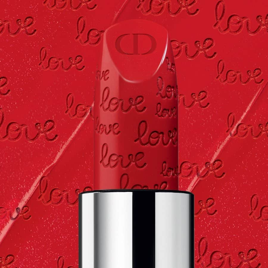 クリスチャンディオールさんのインスタグラム写真 - (クリスチャンディオールInstagram)「Discover the new limited edition of our iconic Rouge Dior lipstick engraved with the “love, love, love” motif for endlessly tender kisses. Love is definitely everywhere!  Photo by @richardburbridge •  ROUGE DIOR VALENTINE'S DAY LIMITED EDITION 999 •  #diormakeup #rougedior #valentinesday @diormakeup」2月15日 2時36分 - dior