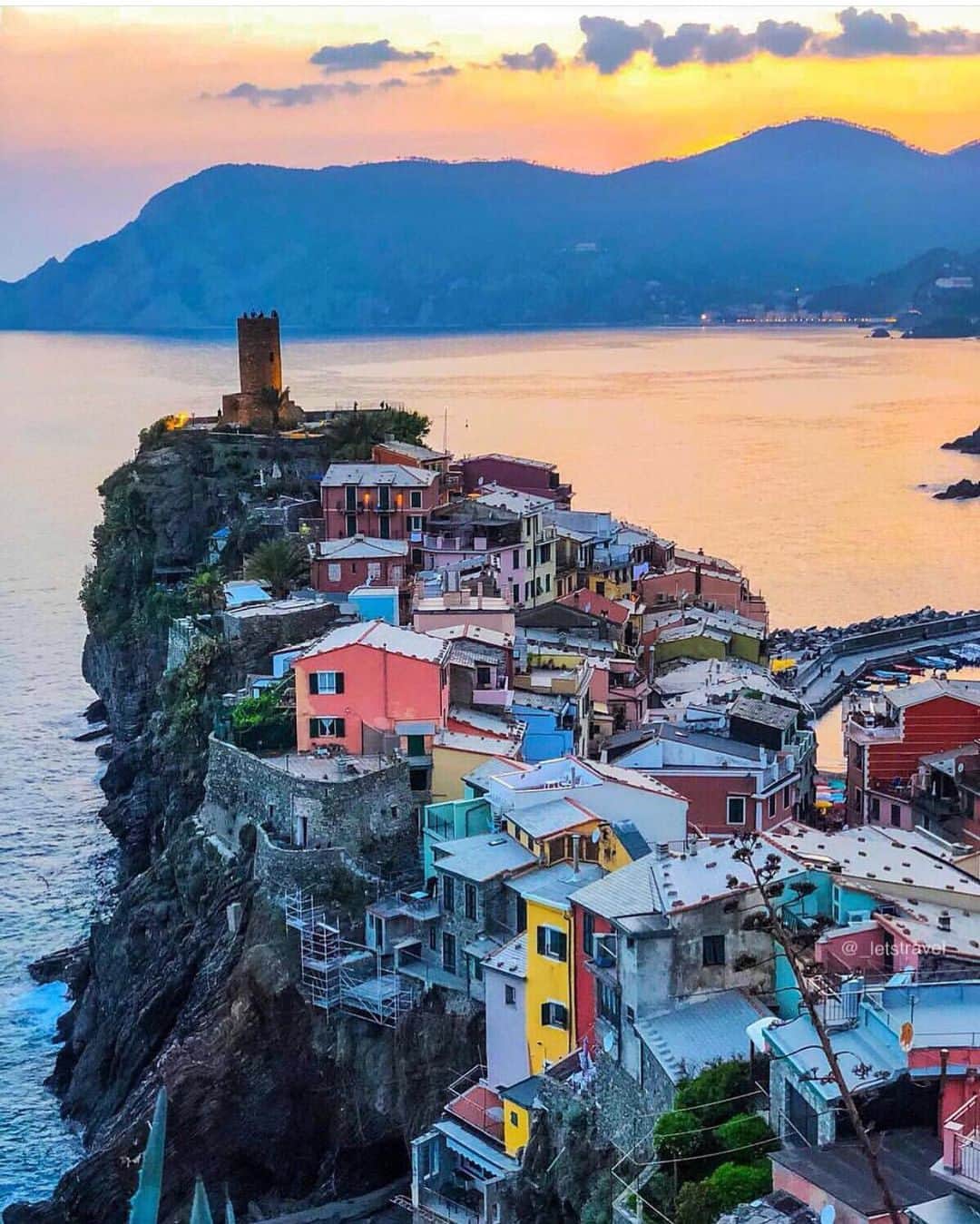 Wonderful Placesさんのインスタグラム写真 - (Wonderful PlacesInstagram)「Which is your favorite Italian village? ✨😍😍😍✨ Tag your friends!!! . 1. Positano 2. Riomaggiore 3. Manarola 4. Vernazza 5. Portofino 6. Portovenere . Pictures by ✨✨@_letstravel_✨✨ #wonderful_places for a feature ❤️」2月15日 2時49分 - wonderful_places