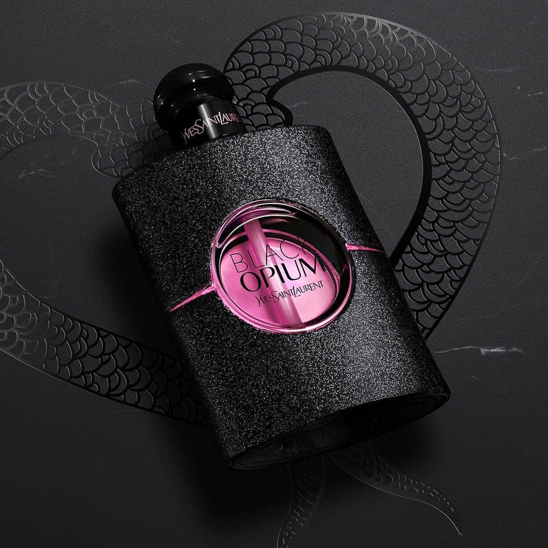 Yves Saint Laurent Beautyさんのインスタグラム写真 - (Yves Saint Laurent BeautyInstagram)「The pulsating seduction of hypnotizing love can be felt in the streets tonight. Switch off the lights and let the night take over, with one hit. BLACK OPIUM NEON #yslbeauty #valentinesday #hypnotizinglove #blackopium」2月15日 2時59分 - yslbeauty
