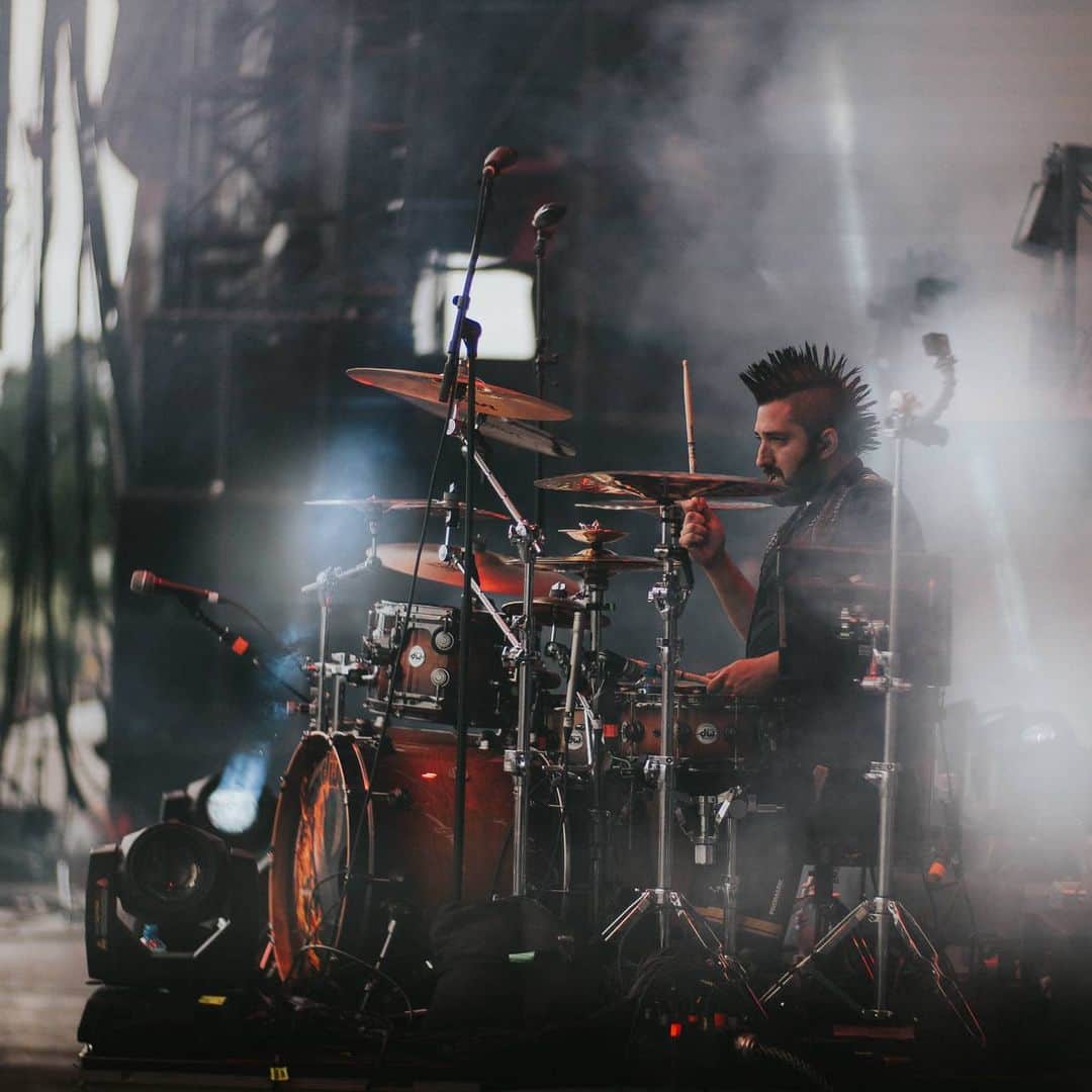 Of Mice & Menのインスタグラム：「🎂 HAPPY BIRTHDAY @youngfuego! 🎂」