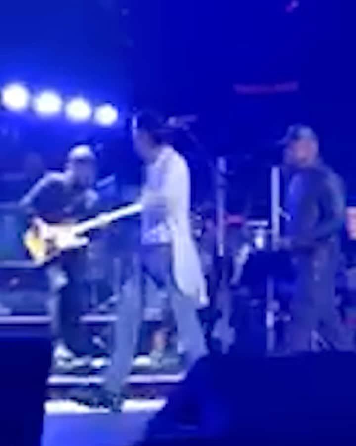 ワイクリフ・ジョンのインスタグラム：「Happy Valentine’s Day to the  U what did do for your  love  one ? well I brought @claudinettejean17 to to see one of her  favorite Artist in the world @marcanthony !!! That’s my brother ..... @eevisual」