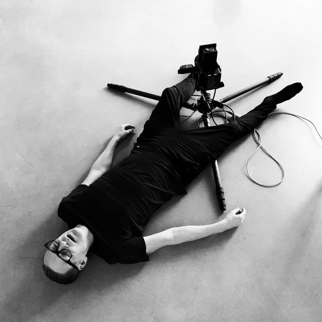 ブライアン・アダムスのインスタグラム：「After a night shoot, happy ❤️ day everyone! #bryanadamsshinealight #photobyadams」