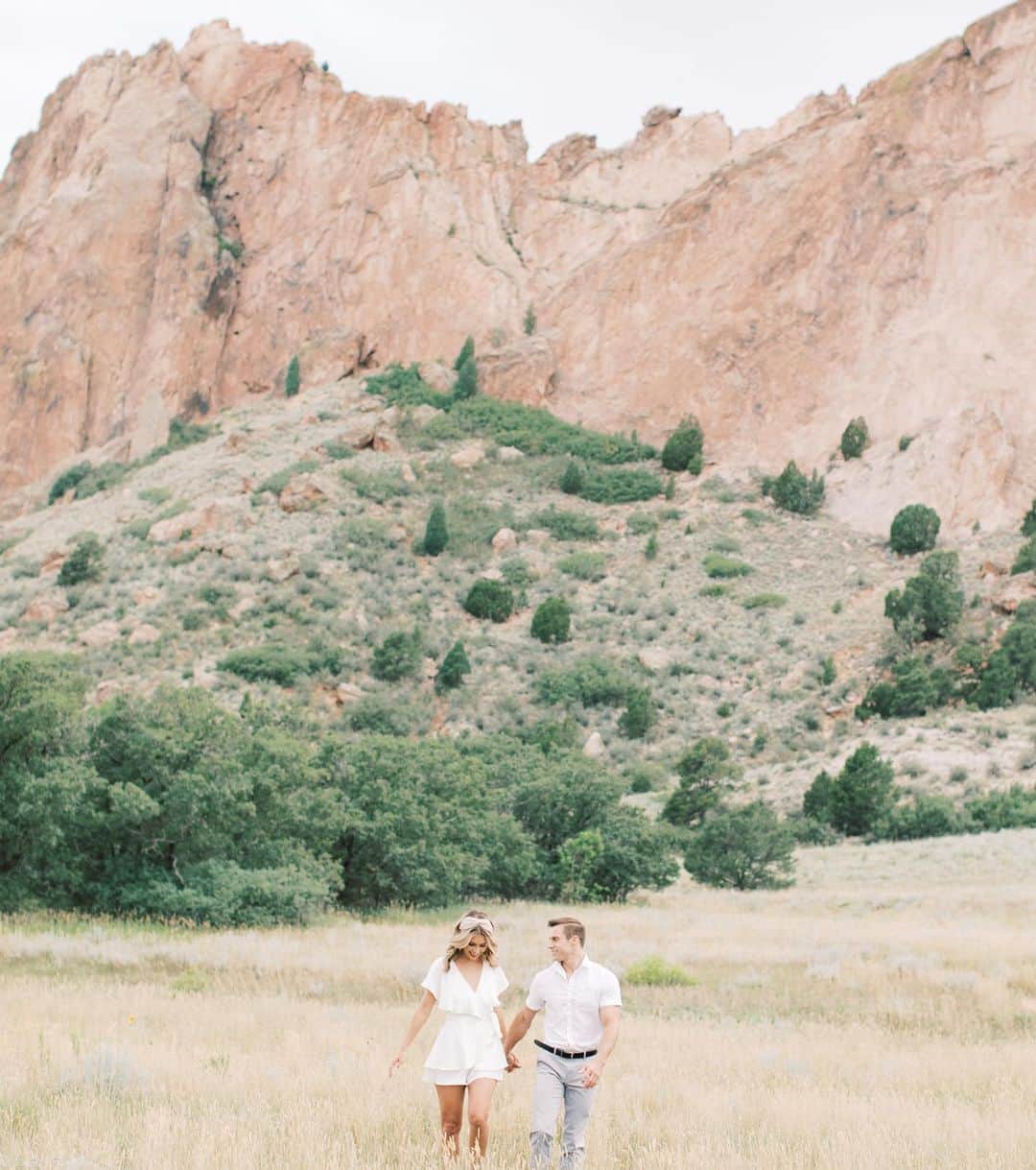 サミュエル・ミクラクのインスタグラム：「The world is a beautiful place but it’s so much more beautiful with you 😘Happy Valentine’s Day! I can’t wait for our murder mystery date night tonight 😜」