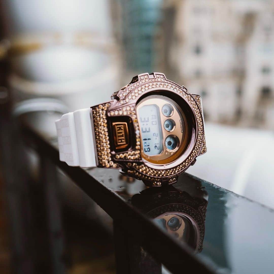 HYPEBEASTさんのインスタグラム写真 - (HYPEBEASTInstagram)「@hypebeaststyle: Take a look at @gregyuna's custom 1 of 1 @kith G-Shock watch for @ronniefieg. The watch has about 400 stones and has about 5.5 carats in diamonds. ⁠⠀ Photo: @nextsubject」2月15日 3時41分 - hypebeast