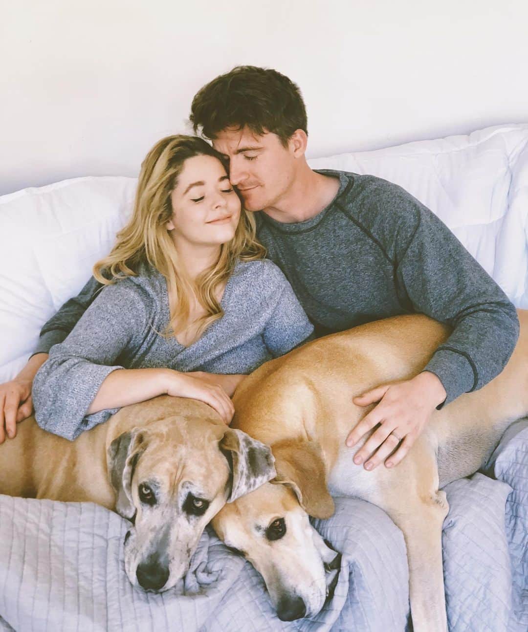 サーシャ・ピーターズのインスタグラム：「I love our little family 🤍 @hudsonsheaffer and I love celebrating us, everyday...even when we argue about what time we need to get to the airport. Happy LOVE Day y’all. Tell someone you love how you feel and hold em close, life’s too short!  Photo by @elizabethmessina」