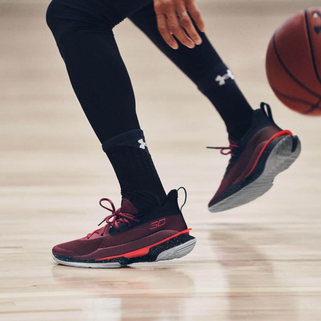 Under Armourさんのインスタグラム写真 - (Under ArmourInstagram)「From 3 ⭐️ to All-Star. The latest #Curry7 celebrates @stephencurry30's meteoric rise from unknown to superstar. The official colorway of the @Underrated Tour is available now. Tap to shop.」2月15日 3時58分 - underarmour