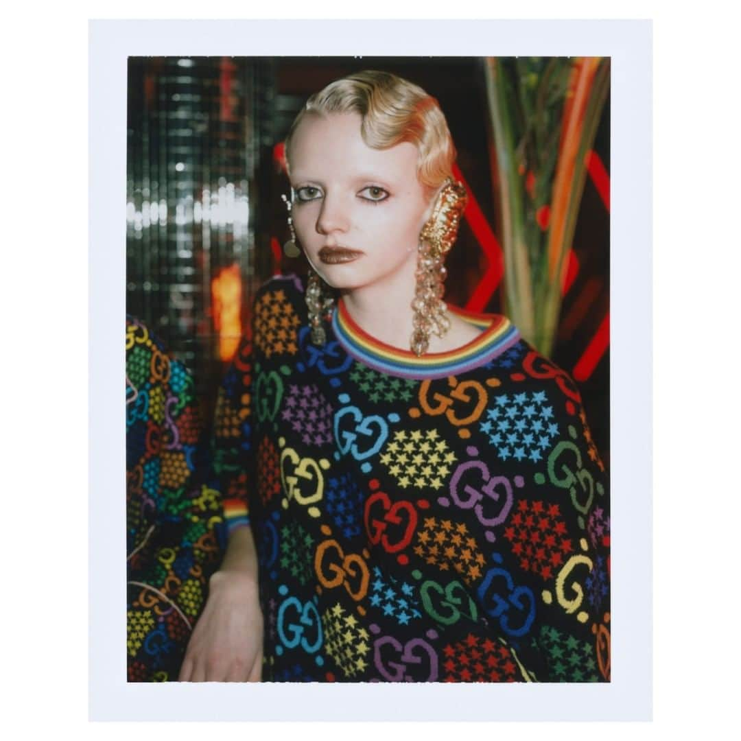 グッチさんのインスタグラム写真 - (グッチInstagram)「On the dancefloor of the #GGPsychedelic campaign, the multicolored collection designed by @alessandro_michele unfolds: from pajama-style silk shirts to wool sweaters, the House’s monogram is combined with a stars print. Discover more through link in bio. @alessandro_michele #AlessandroMichele」2月15日 4時00分 - gucci