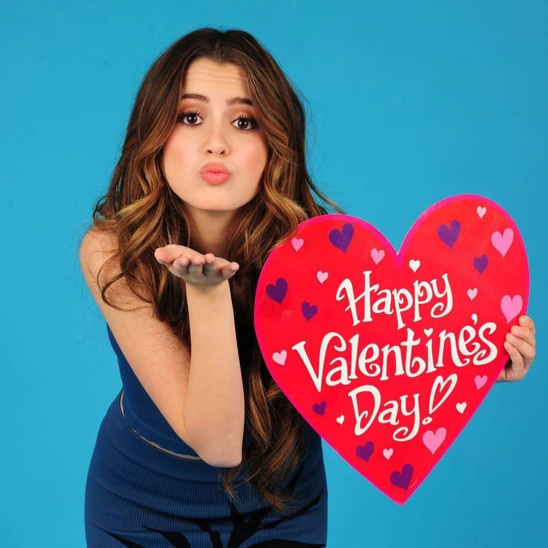 ローラ・マラノさんのインスタグラム写真 - (ローラ・マラノInstagram)「I’m not gonna lie, this photo may be four years old, but Happy Valentine’s Day 💕💕」2月15日 4時16分 - lauramarano