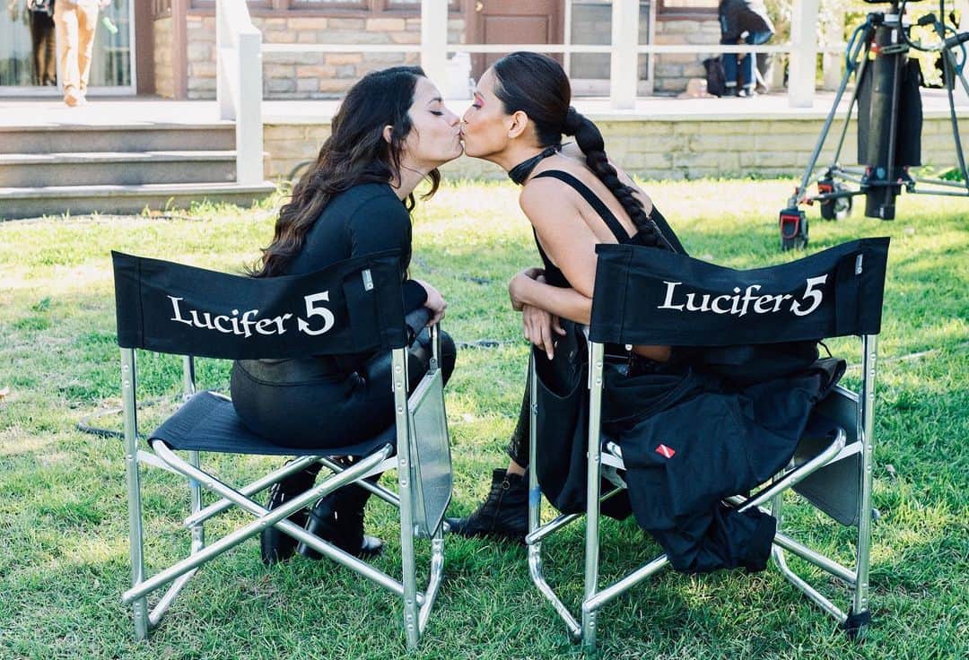 インバー・ラヴィのインスタグラム：「For the lovers💋 @lesleyannbrandt @lucifernetflix  @edenskiz #loveislove x」