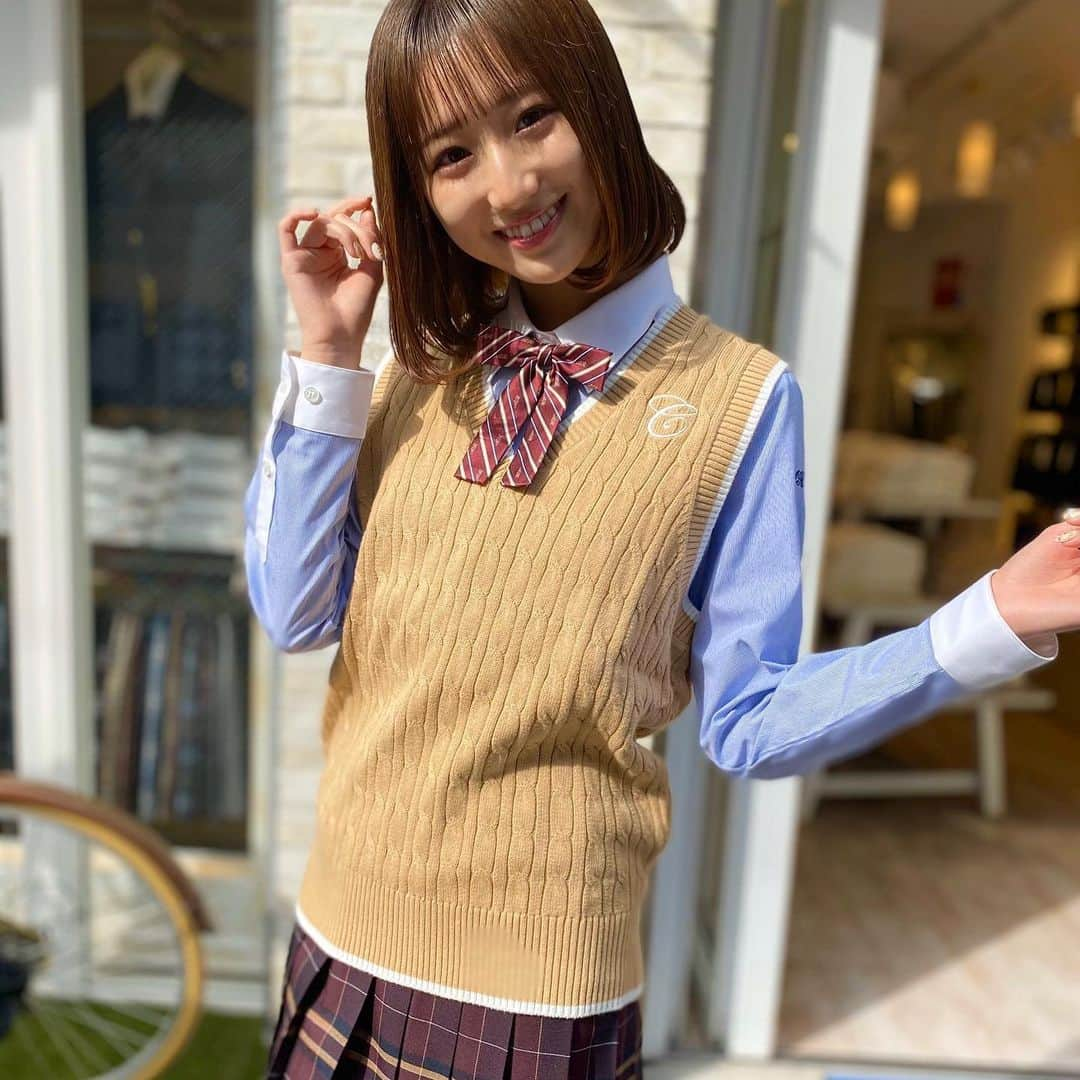 制服専門店CONOMiさんのインスタグラム写真 - (制服専門店CONOMiInstagram)「新作ケーブルニットベスト&新作リボン🐰🎀 ﻿﻿﻿﻿ ﻿﻿﻿﻿﻿ モデル(@manaha_ha )﻿﻿﻿﻿ 身長→166cm﻿﻿﻿﻿﻿﻿ ✨着用サイズ✨﻿﻿ ベスト→Lサイズ 長袖クレリックシャツ→Mサイズ スカート→W64 ﻿﻿﻿﻿﻿ ﻿﻿﻿﻿﻿ ○ケーブルニットベスト 品番：ARCUV-3013→¥5200 ○リボン﻿ 品番：ARCR-1052→¥1800﻿ ○長袖クレリックシャツ﻿ (ブルーストライプ) 品番：ARCY-1016→¥7800 ○スカート﻿ 品番：ARCS-1106→¥9800﻿ ⚠️全て税抜きの金額です✨✨﻿﻿﻿﻿﻿﻿ ﻿﻿ ﻿﻿﻿ #制服#お洒落#写真#photo#カメラ#fashion#code#スカート#skirt#制服デート#可愛い#asiangirls#高校生#jkブランド#女子高生#韓国女子#学校#セーラー服#highschool#jk制服#制服...#japanesegirl#雑誌#교복#아이돌#모델#sailorsuit#撮影#ポートレート#制服コーデ」2月15日 14時14分 - conomi_official