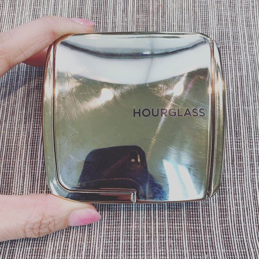 杉村理恵子さんのインスタグラム写真 - (杉村理恵子Instagram)「Hourglass LA拠点のコスメブランド こちらはフェイスカラーがとっても人気です。 こちらはシェーディングカラー 赤みが少なくと手も使いやすい！  #hourglass  #フェイスカラー #シェーディング #コスメ #海外コスメ」2月15日 14時32分 - hair_make_osugi