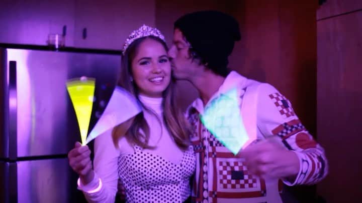デビー・ライアンのインスタグラム：「💌」