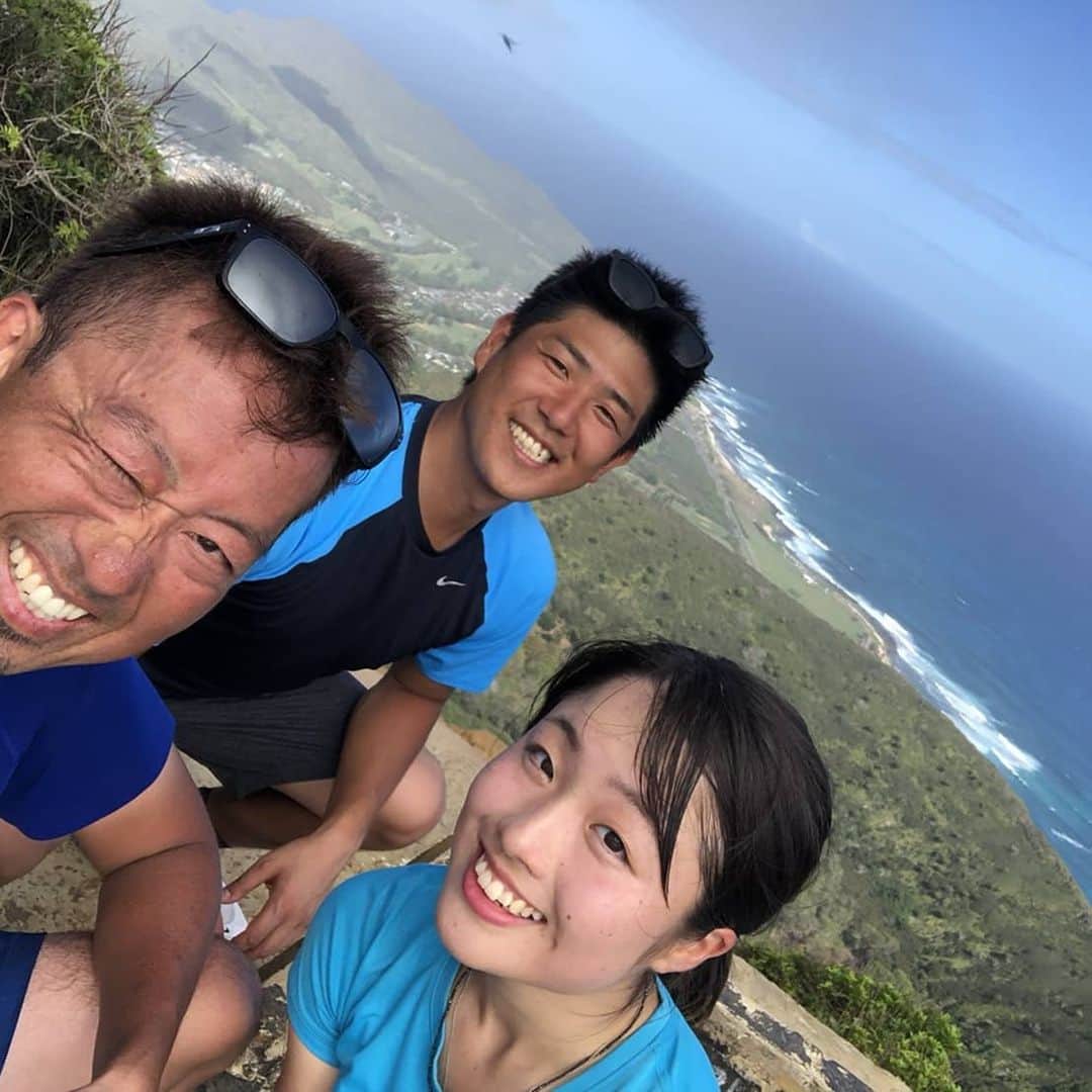 北川祐生のインスタグラム：「. . 今年もハワイ合宿行ってきました⛳️💪 . 星野英正プロと鬼塚貴理ちゃん⭐ いつも丁寧に教えて頂き本当に感謝です！ やっぱり基本が大事だど痛感しました💦 練習あるのみ‼️‼️‼️‼️ . そして現地ハワイでは毎年たくさんの方々に大変お世話になり本当に「感謝」です😌 . 成績で恩返し、良い報告します‼️ . 毎日ホアカレイC.Cで練習していました⛳☀️ 素晴らしいコースなので皆さんも是非👍 . ココヘッドも登った⛰️ 達成感‼️👌 . 明日からまた合宿🇹🇭✈️ ハードスケジュールですが体調に気をつけて頑張ります‼️⛳ またInstagramアップします📷📲 . . Thank You💮バキューーン🔫 . . . #取手国際ゴルフ倶楽部#TKG#元気堂本舗#駿楽#関東サービス株式会社#AVIREX#キャロウェイゴルフ#タイトリスト#FootJoy#フジクラシャフト#IOMIC#HOMMONHAKATA#感謝#長尺パター#北川祐生#北川祐生FANCLUB#ハワイ#ゴルフ合宿#星野英正プロ#鬼塚貴理」