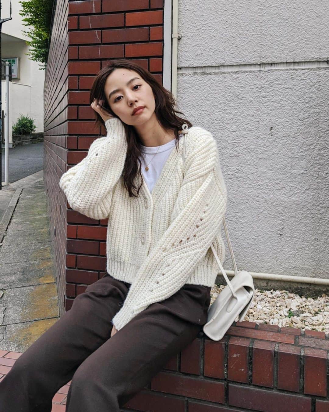 Shiho Sasakiのインスタグラム：「コート無しで出かけられるの嬉しいな☀️ そろそろ真冬のアウター片付けても大丈夫かな💭 皆さんは春物何買ったのー❓ #MOUSSY#MOUSSYSNAP #pixelで撮影#team_pixel#baroque_pixel」