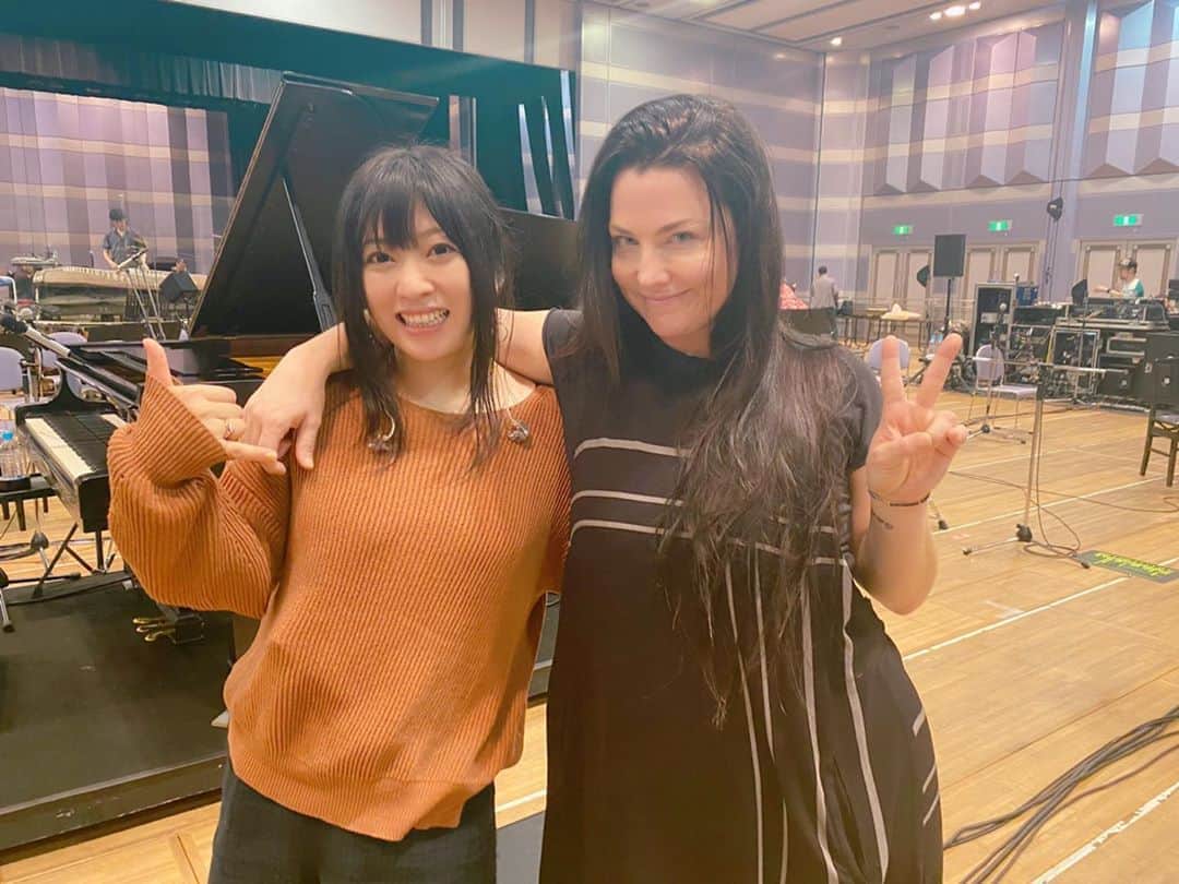 鈴華ゆう子のインスタグラム：「We ganna have our live concert tomorrow in osaka. Amy Lee （from Evanescence ）will appears on our concert.」