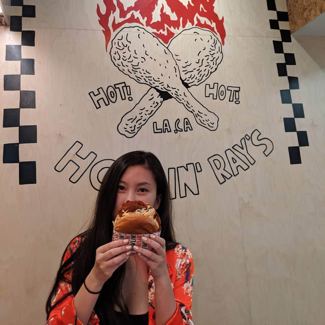 アレクサンダー・マシアラスのインスタグラム：「Missing my valentine just a little extra today. There's no one else I'd rather wait hours with for fried chicken sandwiches, split XLB's with, and devour desserts with reckless abandon with. To many more food comas and subsequent car naps together! . . ❤️ -男朋友」