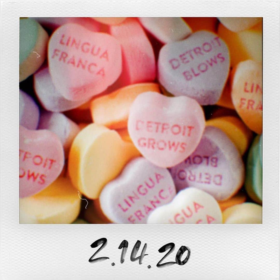 ソフィア・ブッシュさんのインスタグラム写真 - (ソフィア・ブッシュInstagram)「A custom @detroitblows x @linguafrancanyc Valentine for our galentines! ❣️ in honor of #DetroitGROWS, our non-profit arm that supports women in #Detroit! SWIPE to see mine! • (And visit @detroitblows in-store or online to get yours while they’re still in stock!)」2月15日 6時53分 - sophiabush
