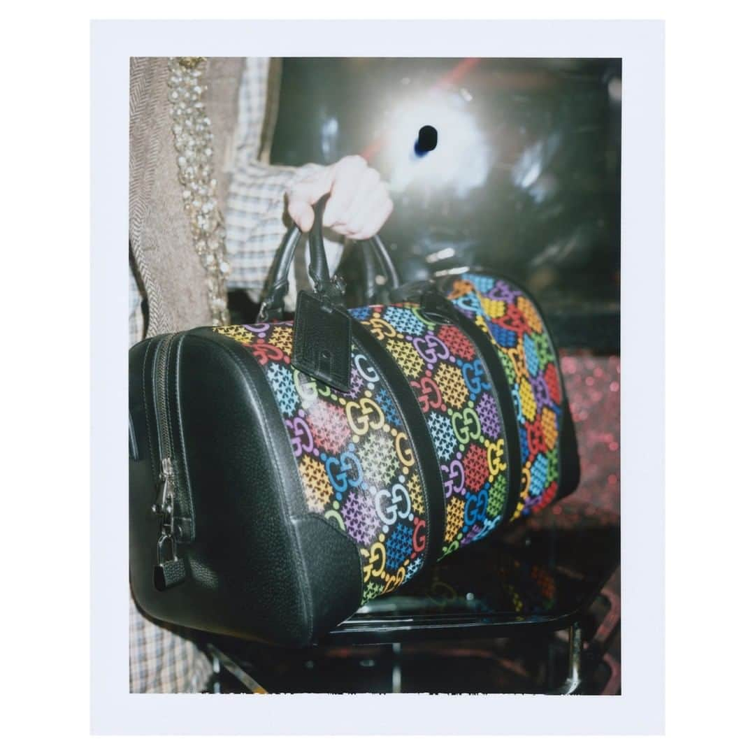 グッチさんのインスタグラム写真 - (グッチInstagram)「A retro, lively atmosphere defines the #GGPsychedelic campaign to present @alessandro_michele’s latest collection. A homage to Gucci’s monogram, the special lineup mixes a multicolor GG print with stars. Discover more through link in bio. #AlessandroMichele」2月15日 7時00分 - gucci