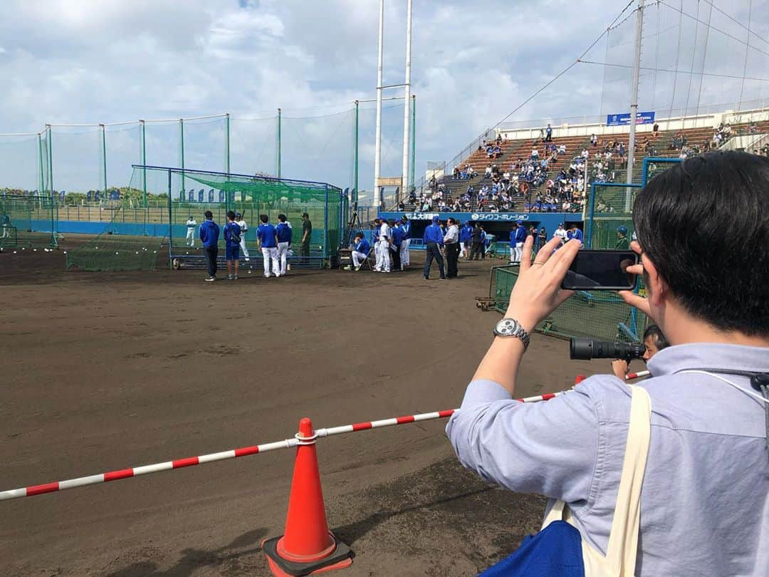 坂東亀三郎さんのインスタグラム写真 - (坂東亀三郎Instagram)「浦添が休養日(14日)だったので﻿ 他球団のキャンプを見学してきました。﻿ ﻿ 阪神タイガースからの横浜DeNAベイスターズへ。﻿ ﻿ 宮本慎也さん、斉藤和巳さんにご挨拶。﻿ ﻿ #春季キャンプ #彦キャン2020 #沖縄﻿ #歌舞伎 #音羽屋 #歌舞伎役者﻿ #彦三郎 #坂東彦三郎 #九代目﻿ #歌舞伎部 #otowayabando﻿ #歌舞伎大好き #KABUKI﻿ #彦さんぽ﻿ ﻿ コメントはお気軽に📝﻿ ランダムに返信しまっせ✍️」2月15日 7時01分 - otowayabando