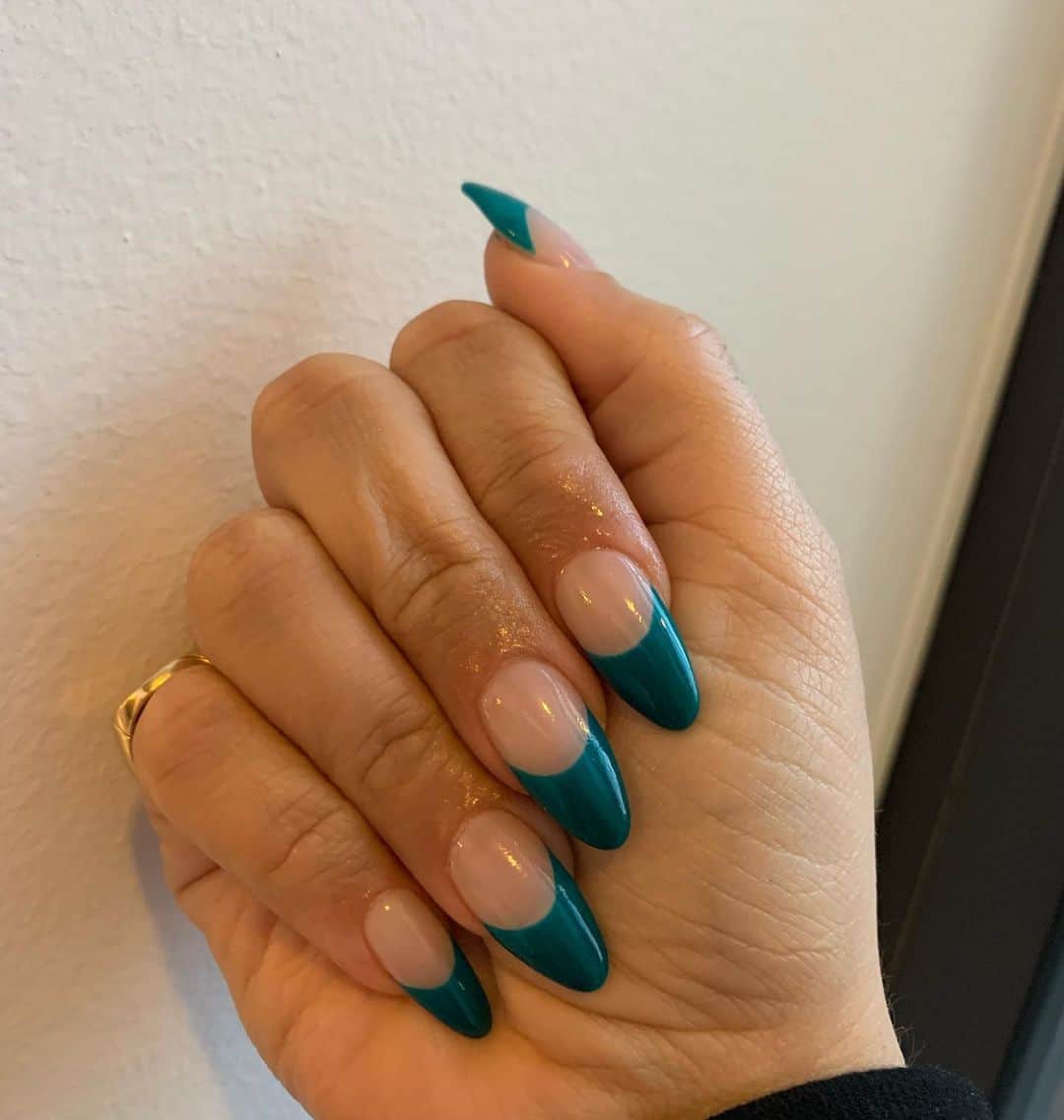 Mei Kawajiriさんのインスタグラム写真 - (Mei KawajiriInstagram)「Peacock blue green color🦚 ( hard for take this color in the photo) 🦚 @becosss 💙💚 #happyvalentinesday❤️」2月15日 7時26分 - nailsbymei