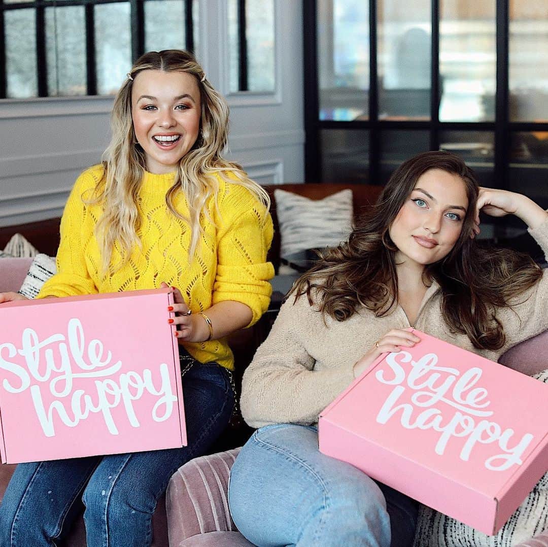 トーリ・ウェブスターのインスタグラム：「🤍GIVEAWAY🤍 CALLING ALL BESTIES!!! GALENTINE’S #GIVEAWAY ALERT! @JaclynForbes and I love spoiling each other with our fave products and I know all you besties out there feel the same! 💅🏻We just spent the week in Lake Louise with the Chatters team learning ALL about these amazing hair products so to celebrate #ValentinesDay I am giving away 2 Style Happy boxes filled with hair goodies to the most epic BFF girl squad! 🙋🏼‍♀️💜Shopping at Chatters for your hair products is SO easy because they have such an extensive amount of products, and brands for every hair type. This giveaway has over a $700 value SO get entering to WIN! 🔥😱 •Follow @chattershairsalon on Instagram •Tag your bestie and share how much you LOVE them in the comments (1 tag/comment = 1 entry) •Share this post to your story for an extra chance to win •Must live in Canada to enter *winner will be announced on Monday* Good luck to all the BFFs and Happy Valentine’s Day! ❤️🥀#ShareTheChatter #ad」