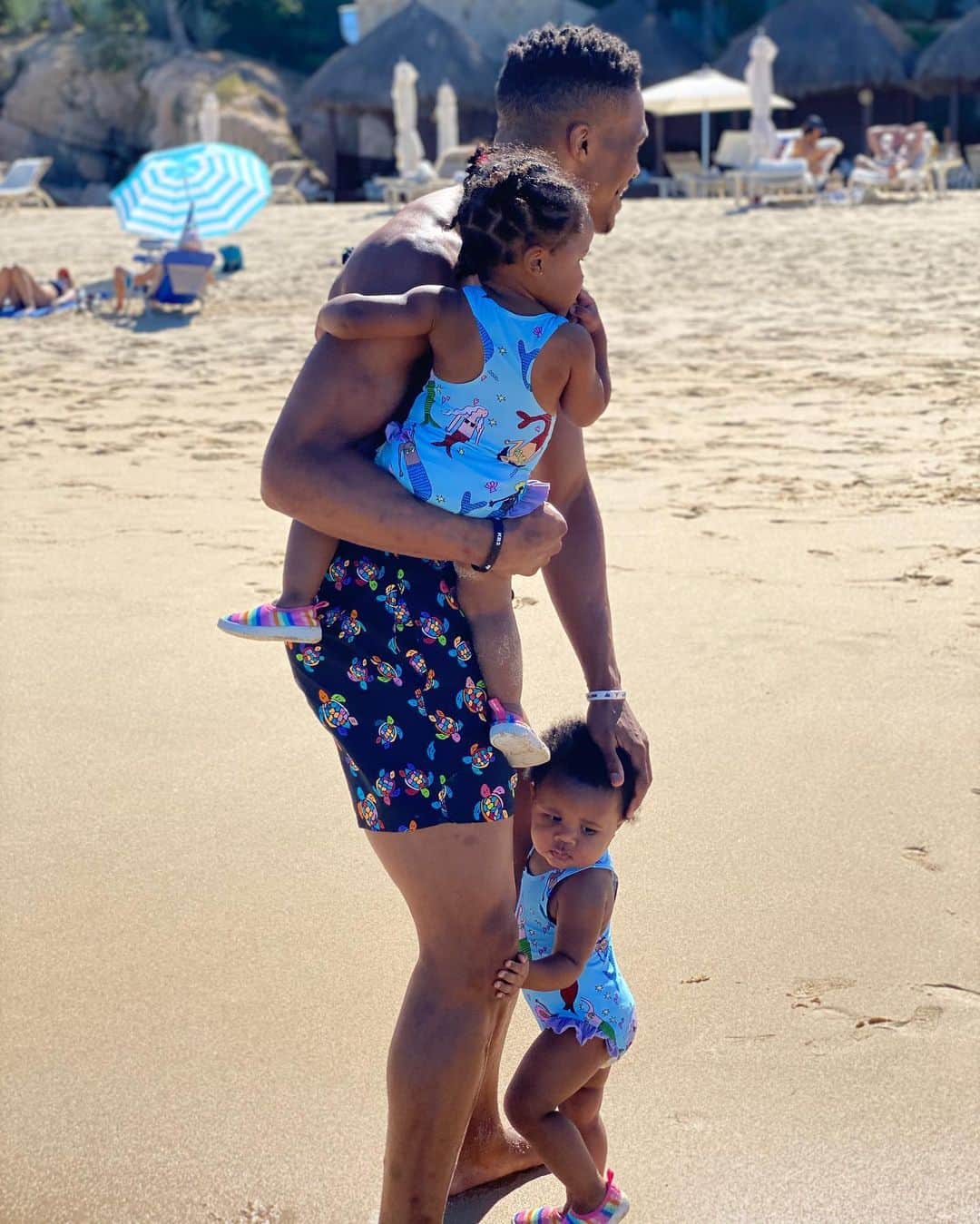 ラッセル・ウェストブルックのインスタグラム：「Happy Valentine’s Day to my lil JoJo and Skye momma’s. Love them so much!!🥰🥰❤️❤️」