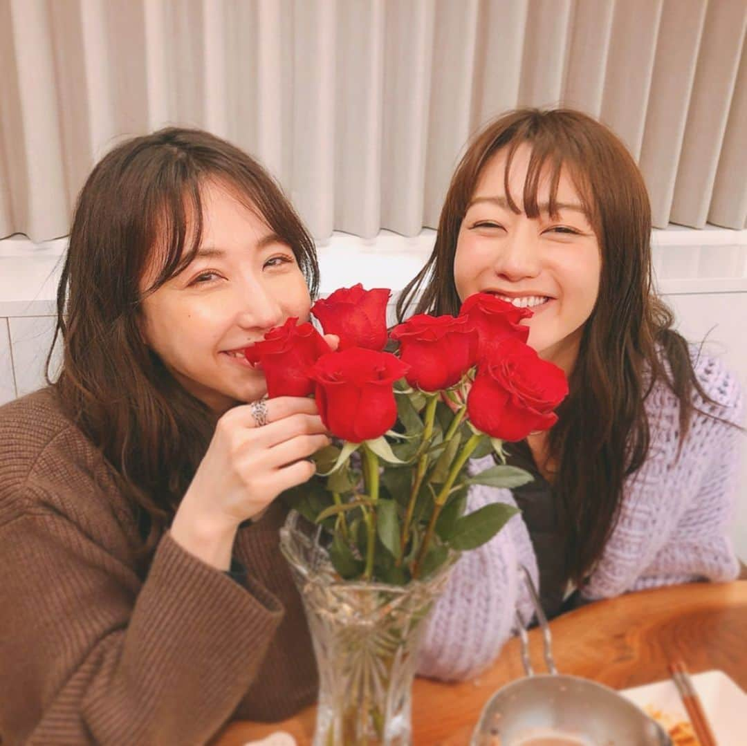 崎本ゆかりさんのインスタグラム写真 - (崎本ゆかりInstagram)「Valentine's day..🌹 素敵な日になりましたか？💛 私は大好きな友達と過ごす事ができて、とっっても楽しくhappyな1日に🧸❤️ そして今日は父の誕生日。私にとっては感謝の日✨ いつもありがとう。今日も良い日でありますように、、 . . #Valentine#valentinesday2020 #rose#happy#fun#homeparty#friends#models#love#latergram#thanks#memories#バレンタイン#ホムパ#お泊り#同世代#最高#楽しかった#ありがとう#🌹」2月15日 9時03分 - yukariiiin5