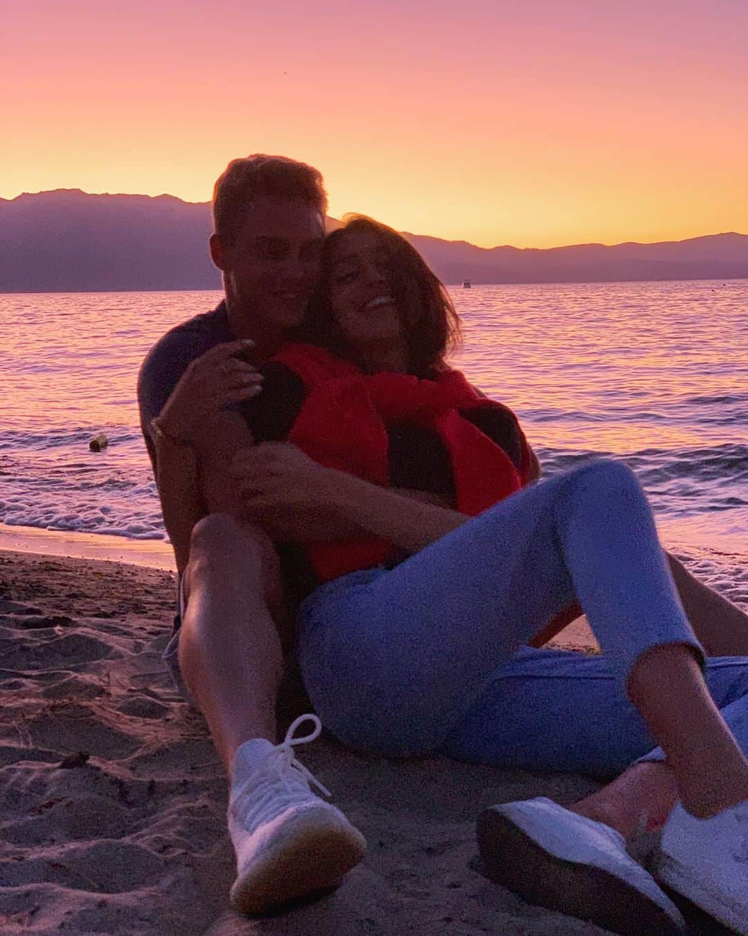 ウラジミール・モロゾフのインスタグラム：「Happy Valentine’s 🎉」