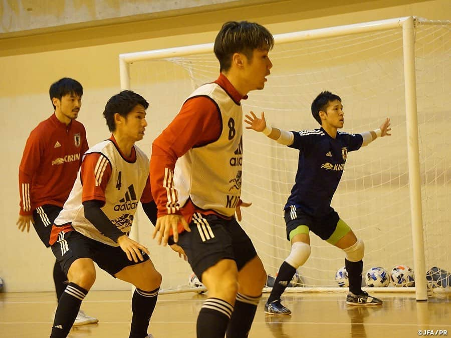 日本サッカー協会さんのインスタグラム写真 - (日本サッカー協会Instagram)「📸2/12（水）、強豪パラグアイ戦に向けてトレーニング開始！｜フットサル日本代表 ・ フットサル日本代表は、南米の強豪国であるパラグアイ代表との試合に向け札幌でトレーニングキャンプを開始。パラグアイは既にFIFAフットサルワールドカップ2020の南米予選を3位で通過し、5大会連続でワールドカップの出場権を獲得している勢いのあるチームです。 ・ 選手たちは2月12日（木）に集合、前回のスペイン遠征メンバーにFリーグでプレーする#田口元気 選手が新たに加わった15名(※#逸見勝利ラファエル 選手は2月17日（月）にチーム合流予定)での始動となりました。 ・ チームは2月17日（月）までトレーニングを実施する予定で、翌18日（火）に試合会場となる北海きたえーるで公式練習を行い、19日（水）にフットサルパラグアイ代表との国際親善試合に臨みます。 ・ 🎫‬チケット発売中❗️ 🏆フットサル国際親善試合 📅2/19(水)19:05キックオフ（予定） 📍北海道／#北海きたえーる #フットサル日本代表 🆚フットサルパラグアイ代表 📺NHK-BS1にて全国生中継 ・ 👉大会情報はJFA.jpへ ・ #daihyo #jfa #futsal」2月15日 9時52分 - japanfootballassociation