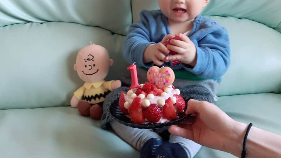 佐藤もも子さんのインスタグラム写真 - (佐藤もも子Instagram)「・ ハッピーバレンタイン💝 ・ 先日甥っ子の１歳のお誕生日会しました🍼🌟 🍫 ・ 大人用のチョコレートケーキと 🍼 ・ 赤ちゃんでも食べられる赤ちゃんケーキを作りました🍰💓 ・ どちらも初めて❣️ ・ とても喜んでもらえたので 張り切って作ってよかった😊🍓 ・ #甥っ子　#いっさいのたんじょうび #お誕生日会　#happybirthday #ケーキ　#チョコケーキ　#赤ちゃんケーキ　#お菓子作り　 #一歳　#1歳」2月15日 9時59分 - sato_momoco